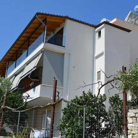 アパート Mbyllur Sarandë